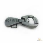 Décapsuleur intégré à une ceinture, design fonctionnel et amusant