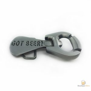 Décapsuleur intégré à une ceinture, design fonctionnel et amusant