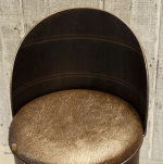 Chaise baril en bois, idéale pour un espace bar convivial