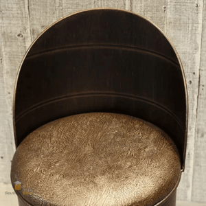 Chaise baril en bois, idéale pour un espace bar convivial