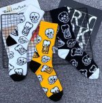 Chaussettes têtes de mort et bière pour un style original