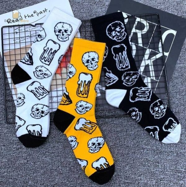 Chaussettes têtes de mort et bière pour un style original
