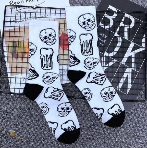 Chaussettes à motif têtes de mort et bière, amusantes et décalées