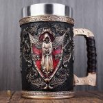 Chope de bière avec motif Ange de la Mort en relief