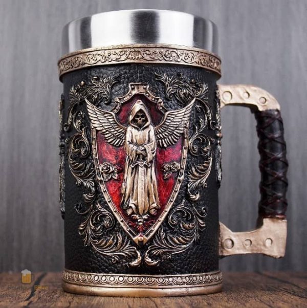 Chope de bière avec motif Ange de la Mort en relief