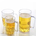 Chope de bière en plastique de plusieurs tailles