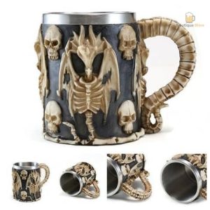 Chope de bière avec design squelette de dragon