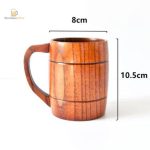 Chope de bière artisanale en bois au design médiéval