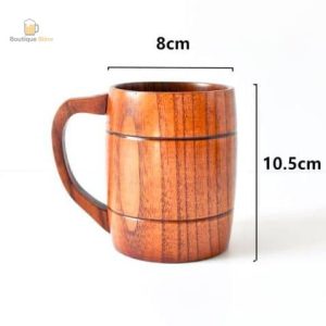 Chope de bière artisanale en bois au design médiéval
