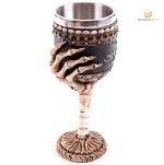 Chopes de bière gothiques au design unique et sombre