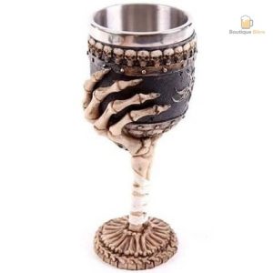 Chopes de bière gothiques au design unique et sombre