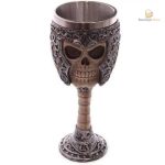 Chope gothique ornée pour les amateurs de bière artisanale