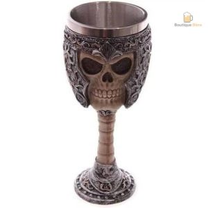 Chope gothique ornée pour les amateurs de bière artisanale