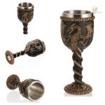 Chope en métal ornée pour les passionnés de bière