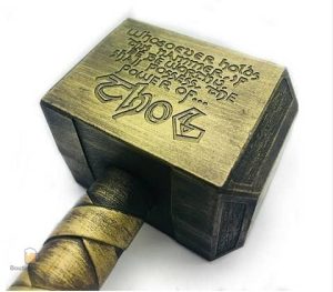 Décapsuleur en forme de marteau inspiré par Thor