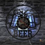 Horloge murale LED, ambiance conviviale autour de la bière