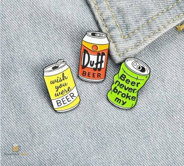 Trois pin's uniques sur le thème des canettes de bière