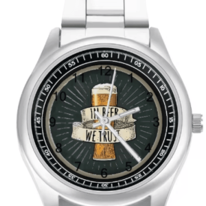 Montre métallique avec inscription "In Beer We Trust