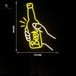 Éclairage néon stylisé représentant une bouteille de bière