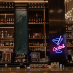 Néon LED pour ambiance festive autour des boissons