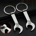 Porte clé multifonction avec décapsuleur intégré