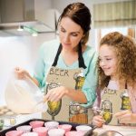 Tablier bière amusant avec motifs de chopes décoratives